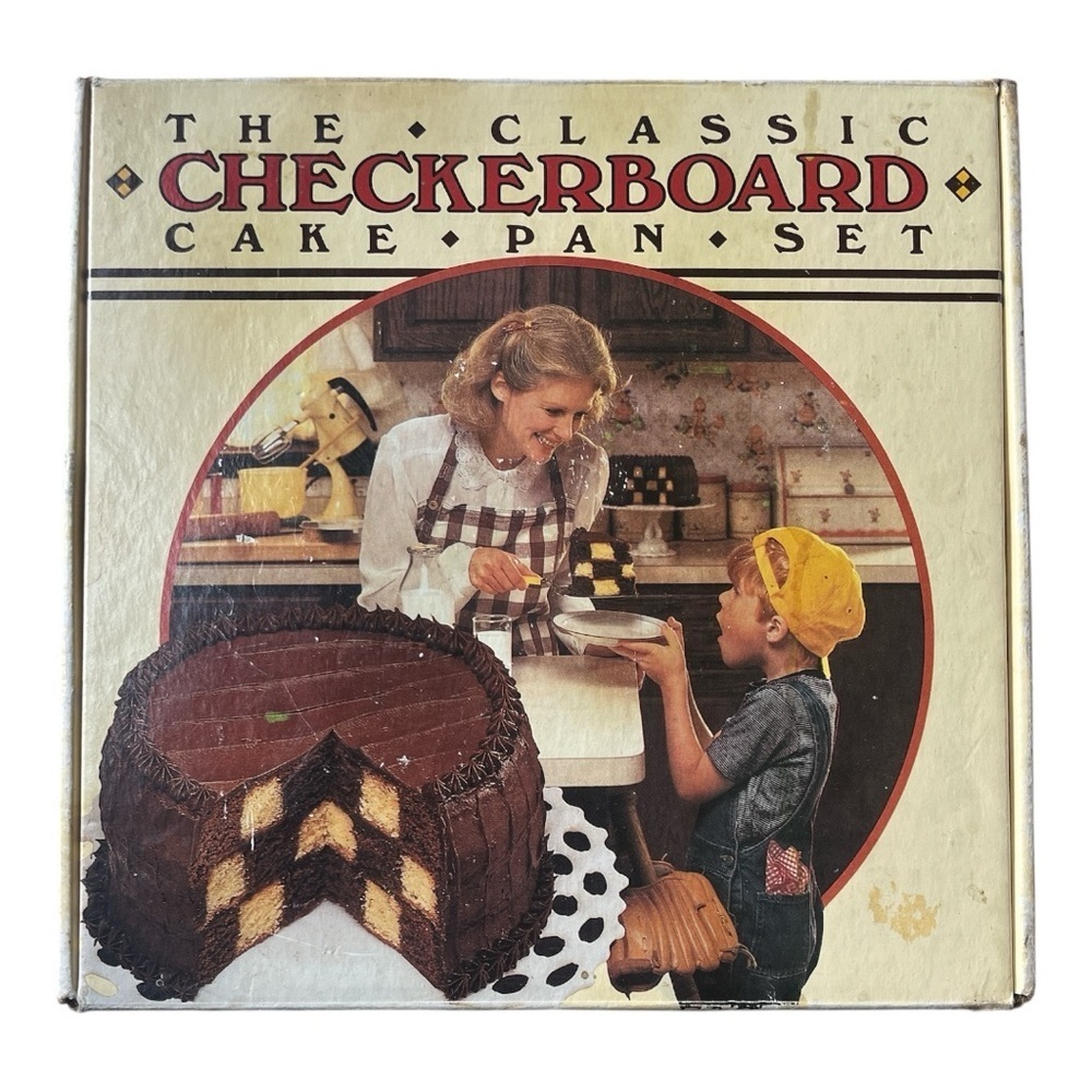 Classic Checkerboard Cake Pan Set - Black and Brown